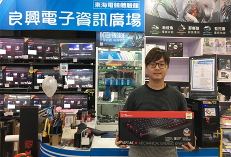 來良興買什麼？Thermaltake 曜越 海王星 背光機械鍵盤 青軸