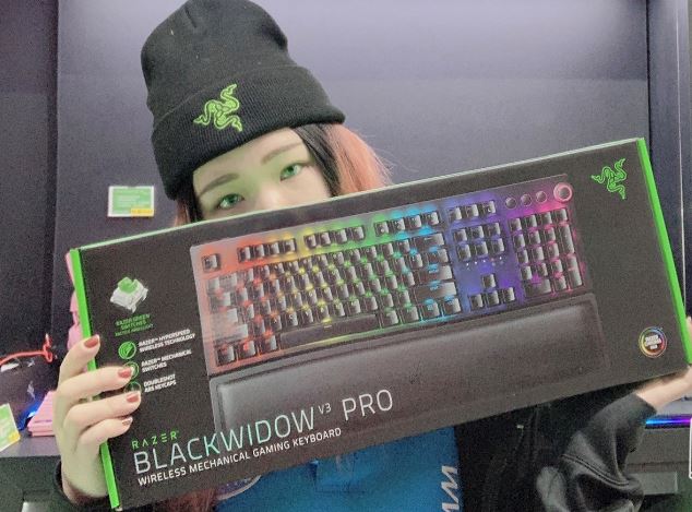 姐認證過的！最持久最強RGB的雷蛇黑寡婦V3綠軸開箱！