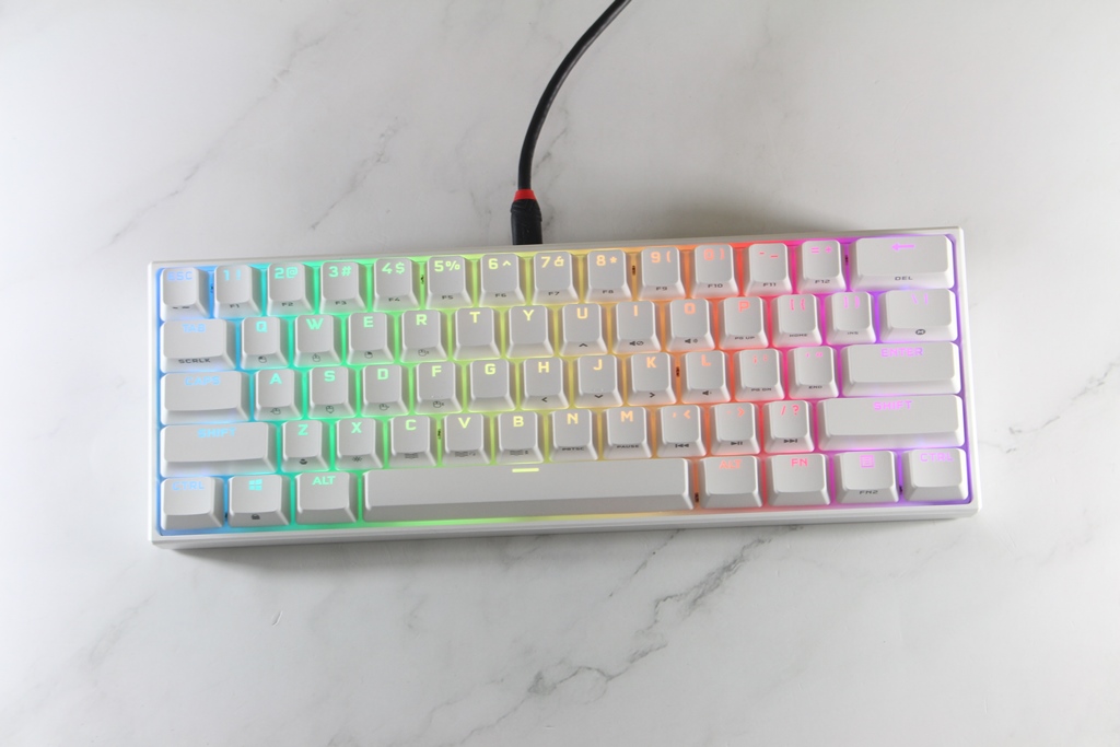 海盜船CORSAIR K65 RGB MINI White電競鍵盤-60%超精簡配置，簡約輕巧帶著走
