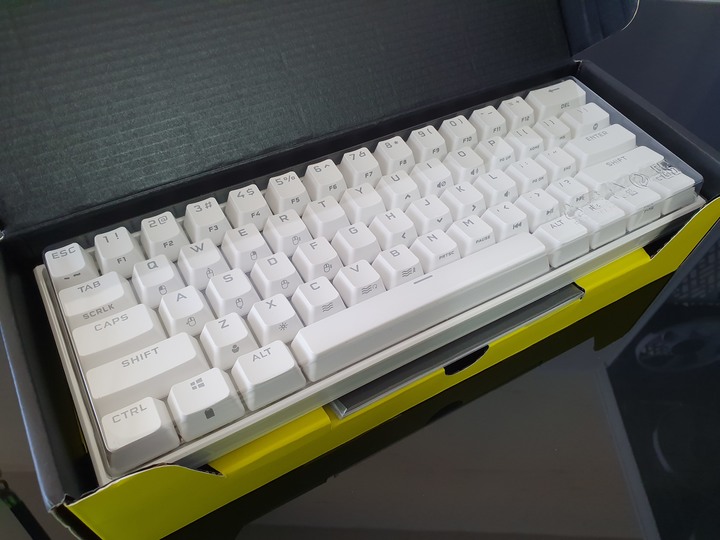 白色控不可錯過的鍵盤，Corsair 海盜船 K65 RGB MINI WHITE 開箱試用